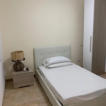 Black&white Guest house *
